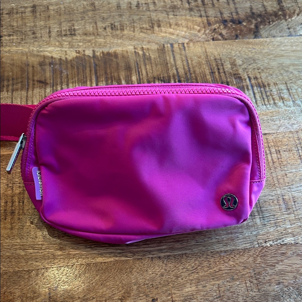 lululemon athletica Sonic Pink Crossbody Bag - Picture 6 of 12